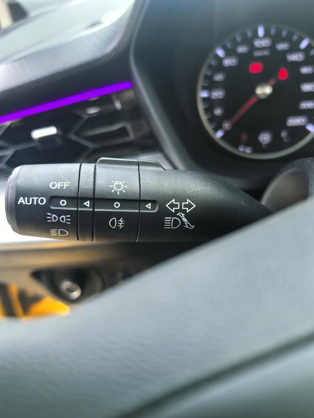 Certificated Used Roewe MG5 2022 180DVVT Manual Youth Fashion Edition