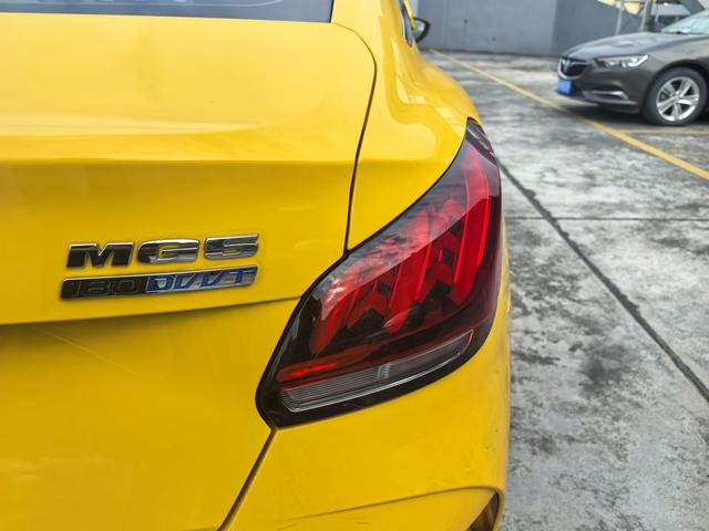 Certificated Used Roewe MG5 2022 180DVVT Manual Youth Fashion Edition