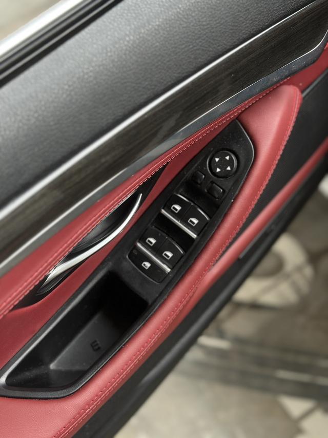 BMW Série 5 d'occasion certifiée, modèle 2014, 525Li, pack design luxe