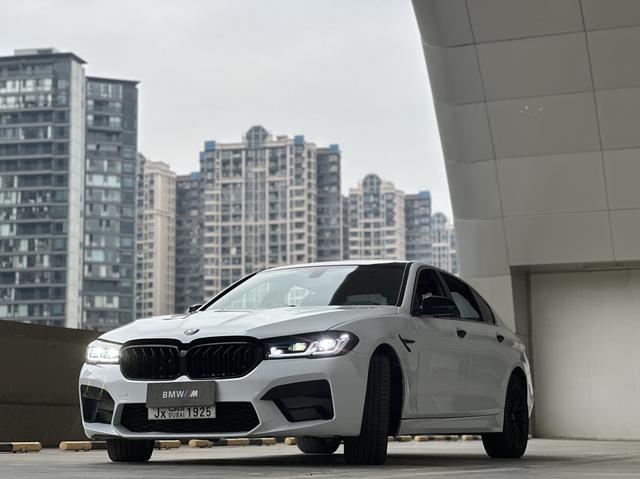 BMW Série 5 d'occasion certifiée, modèle 2014, 525Li, pack design luxe