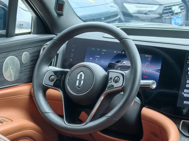 Certificated Pre-Owned Wenjie M9 2024 Extended Range Max Six-Seater Version -u21683184