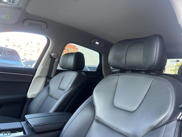 Certificated Pre-Owned Wenjie M5 2022 Extended-Range Four-Wheel Drive Performance Edition -u21714917