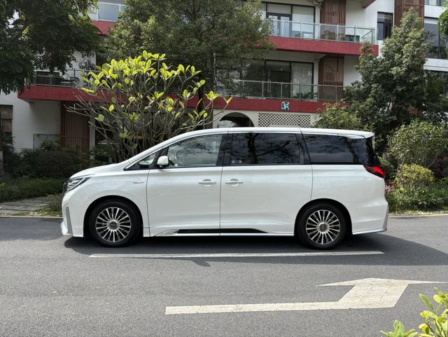 Certificated Pre-Owned GAC Trumpchi M8 2021 Master Series 390T Four-Seater Glory Edition -u23605684