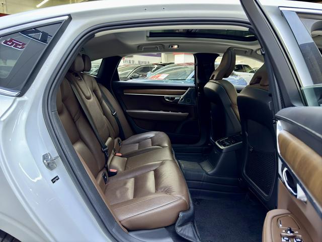 Certificated Pre-Owned Volvo S90 PHEV 2019 T8 E-Drive Hybrid Inscription China V -u23643933
