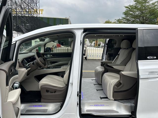 Certificated Pre-Owned Denza D9 DM 2022 970 4WD Flagship Model -u23410931