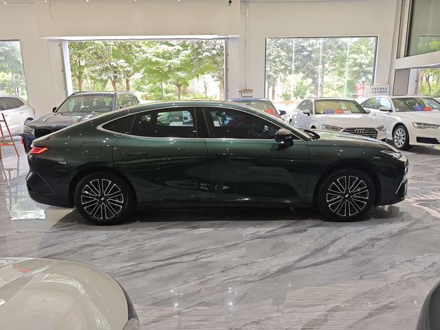 Certificated Pre-Owned Geely Galaxy Xingyao 8 PHEV 2025 Edition 130km EM-i Premium Version -u23982657