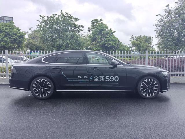 Certificated Pre-Owned Volvo S90 PHEV 2026 T8 AWD Long-Range Inscription Luxury Edition -u24009196