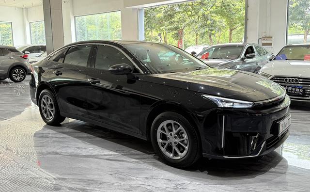 Certificated Pre-Owned Geely Galaxy L6 2025 1.5 EM-i DHT 60KM Starting Edition -u24032471