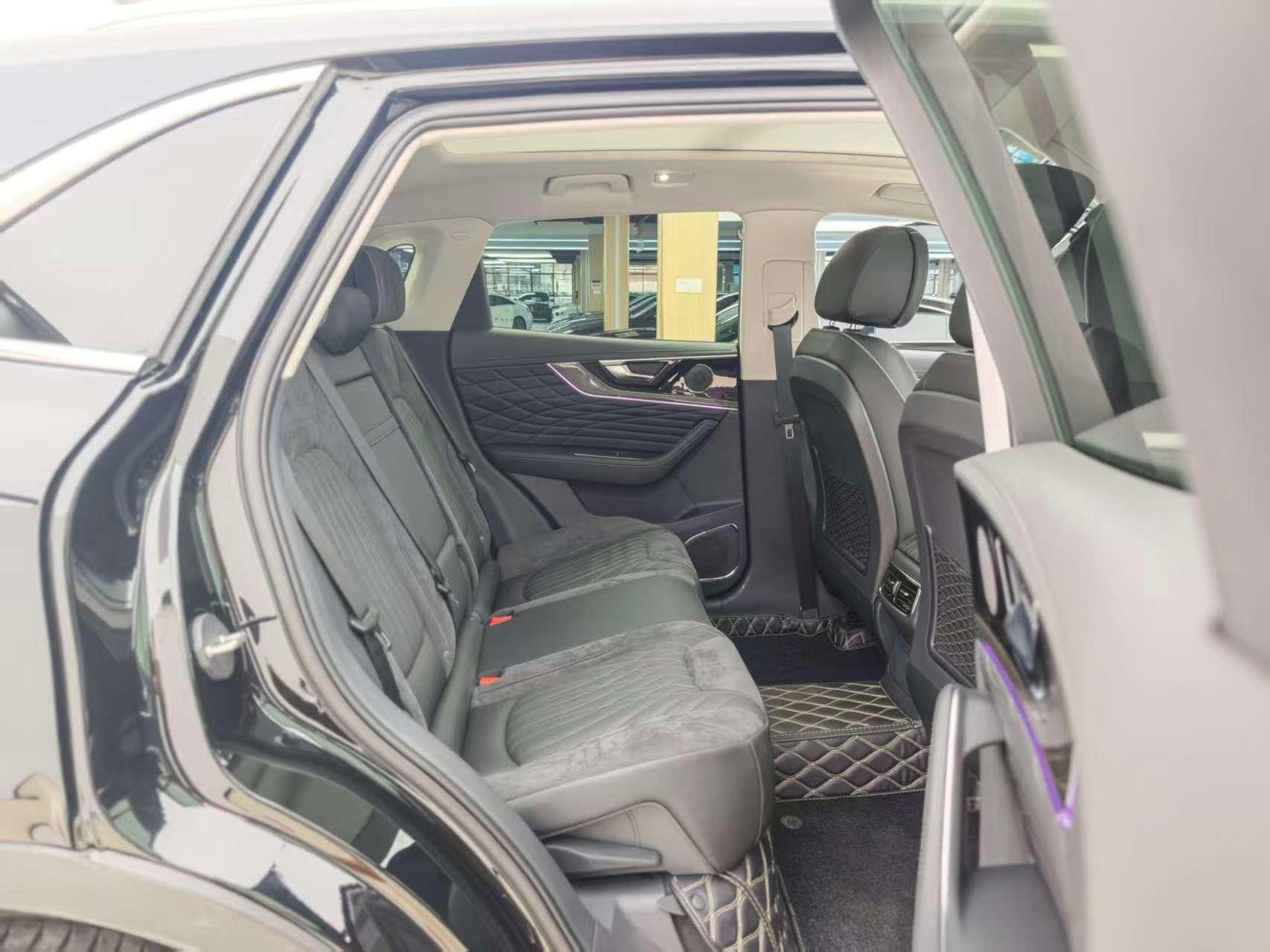 Certificated Pre-Owned Hongqi HS5 2022 2.0T Intelligent Connected Flag Leading Four-Wheel Drive Version -u24016682
