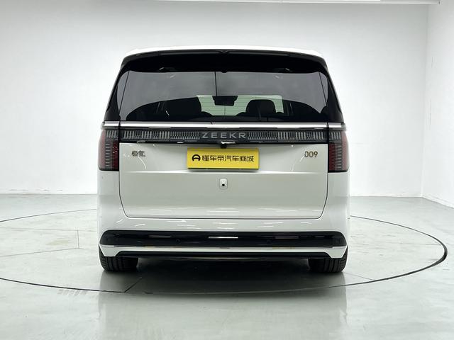 Certificated Pre-Owned ZEEKR 009 2024 Six-Seater Executive Edition Four-Wheel Drive 108kWh-u22959937