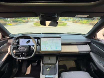 Certificated Pre-Owned Lynk & Co 08 EM-P 2023 220 AWD Performance Halo -u21897607