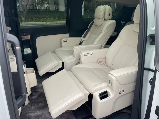 Certificated Pre-Owned Li Auto MEGA 2025 Home Special Edition for Families -u22528478