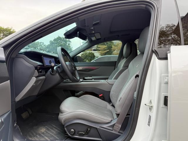 Certificated Pre-Owned Lynk & Co 07 EM-P 2024 126 Long Range Halo -u21687891