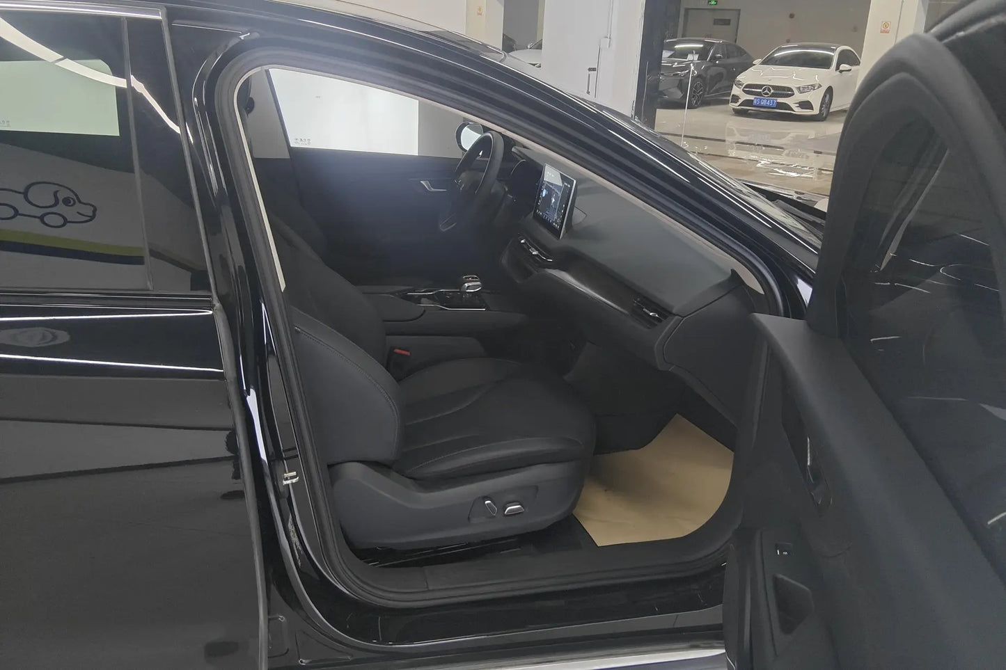 Certificated Pre-Owned Hongqi E-QM5 2022 Edition Charging 431km Enjoyment Version 5-Seater -u22568412