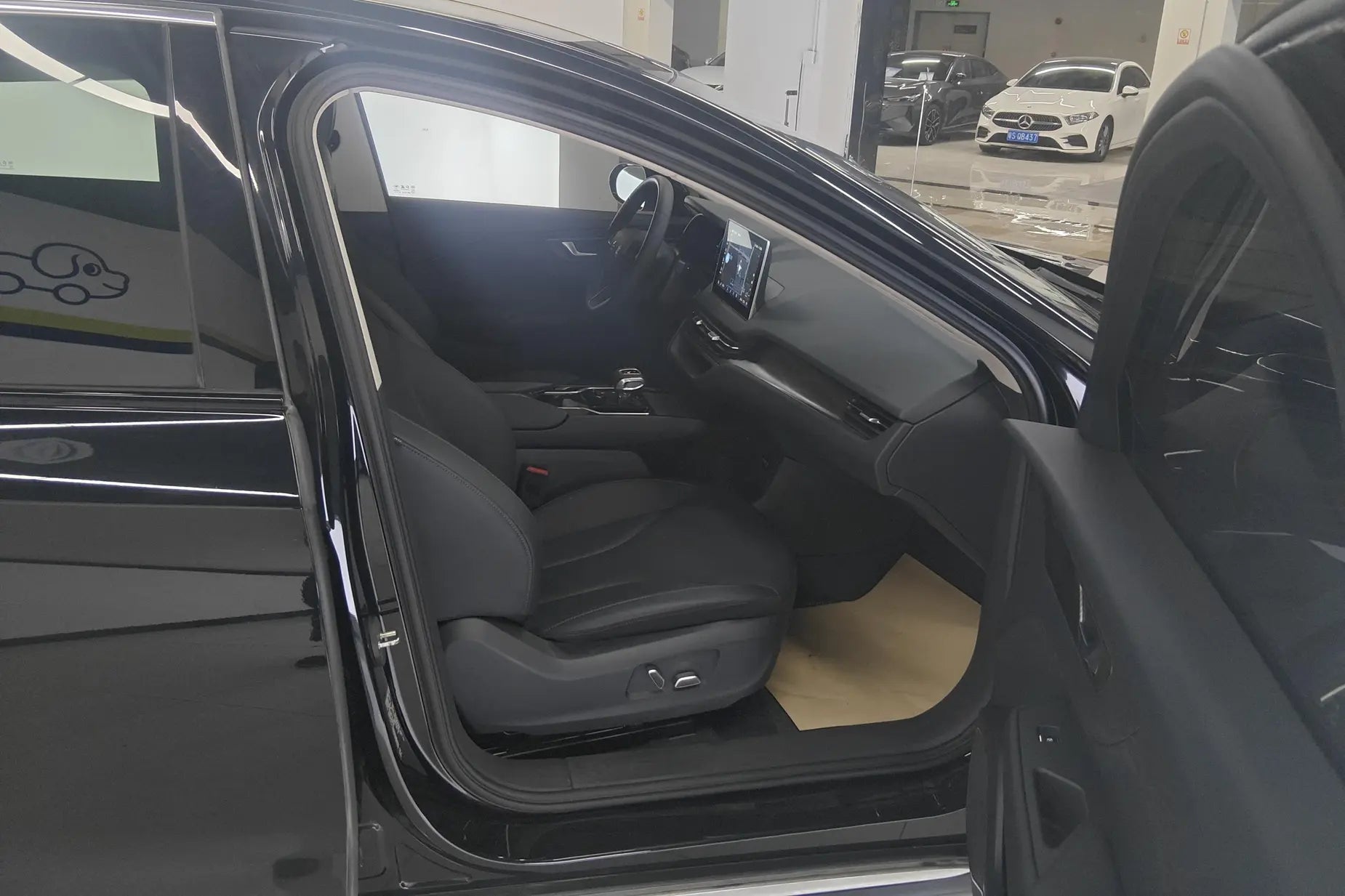 Certificated Pre-Owned Hongqi E-QM5 2022 Edition Charging 431km Enjoyment Version 5-Seater -u22568412