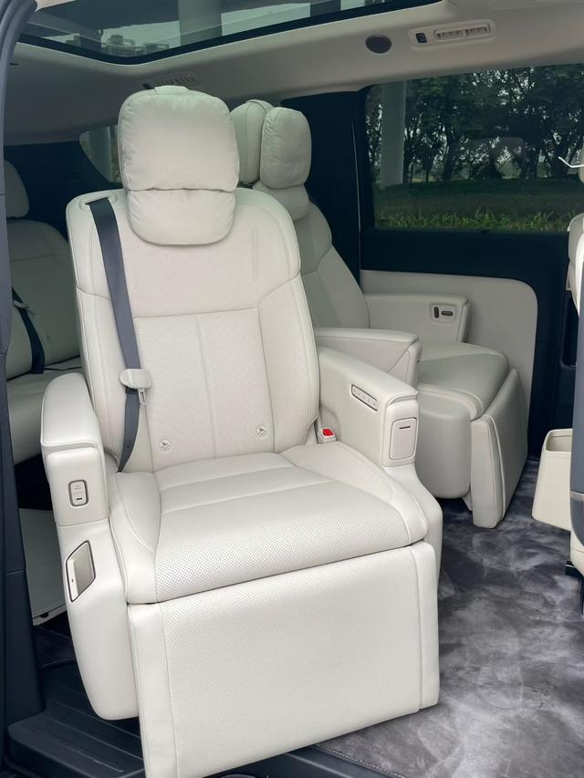 Certificated Pre-Owned Li Auto MEGA 2025 Home Special Edition for Families -u22528478