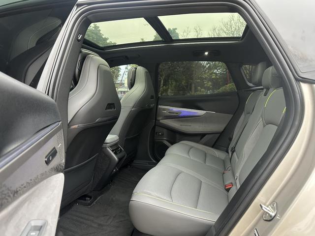 Certificated Pre-Owned Lynk & Co 08 EM-P 2025 120 Long Range Pro -u21747227