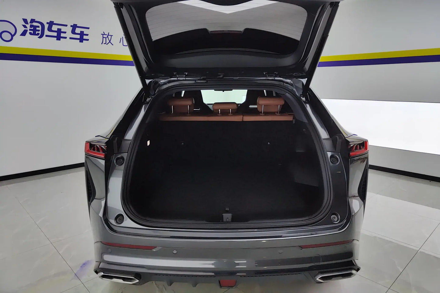 Certificated Pre-Owned Changan UNI-Z PHEV 2024 Blue Whale Intelligent Electric iDD 125KM Beyond Edition -u22100668