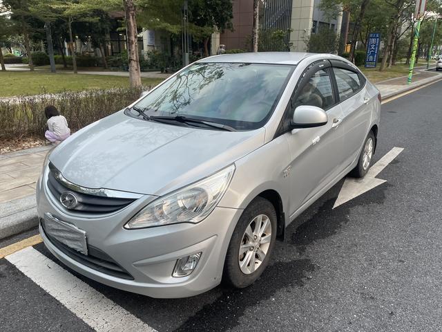 Hyundai Verna 2010 d'occasion certifiée, berline 4 portes, 1,4 L, boîte manuelle, confort GS - u22111120
