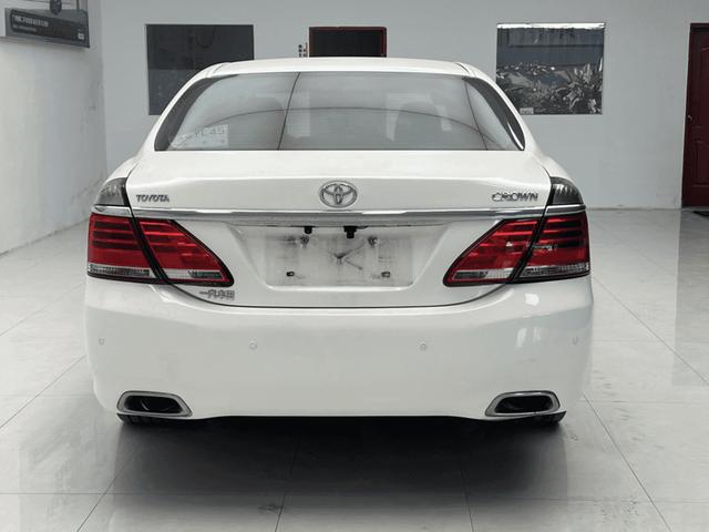 Certificated Used Crown 2012 Model 2.5L Royal Leather Edition