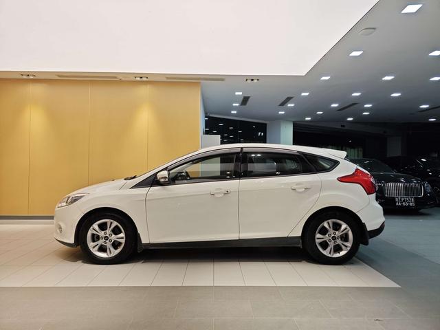 Certificated Used Ford Focus 2012 Model Hatchback 1.6L Automatic Fashion Style Trim