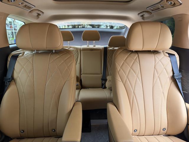 Certificated Pre-Owned Denza D9 DM 2025 Intelligent Driving Edition 1020 Four-Wheel Drive Premium Version