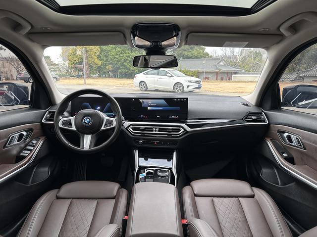 Certificated Pre-Owned BMW i3 2023 eDrive35L -u22638897