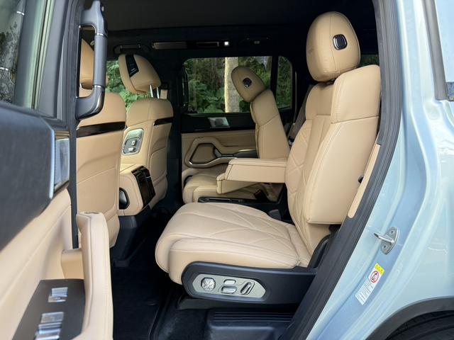 Certificated Pre-Owned Formula Leopard 8 2025 Brave and Intelligent Flagship Edition 6-Seater -u22104879