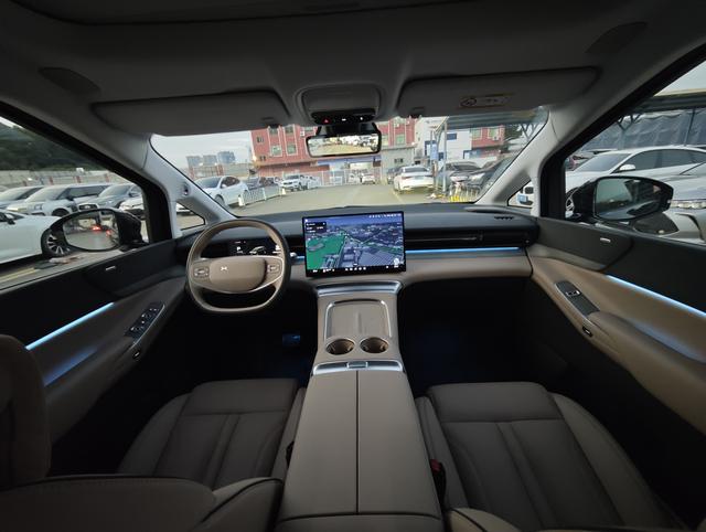 Certificated Pre-Owned XPENG X9 2025 All-Electric 650 Long Range Max-u21687216