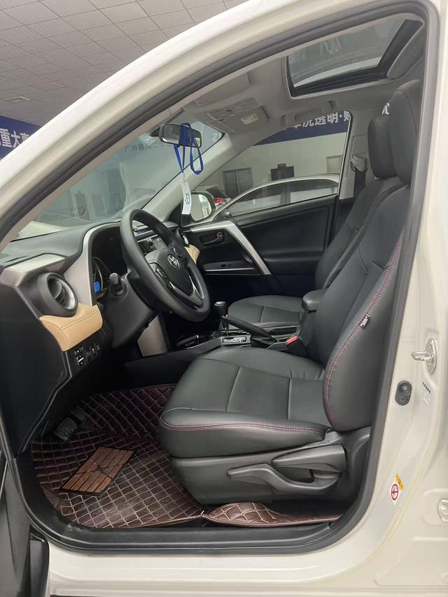 Certificated Used FAW Toyota RAV4 Rongfang 2016 2.0L CVT 2WD Fashion Edition