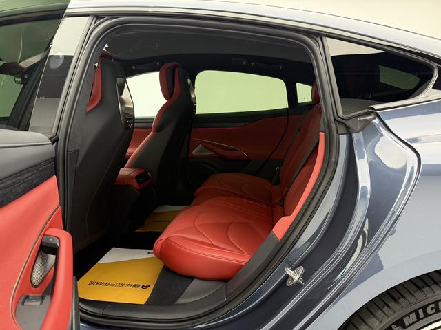 Certificated Pre-Owned Xiaomi SU7 2024 Edition Four-Wheel Drive Max Founder Edition