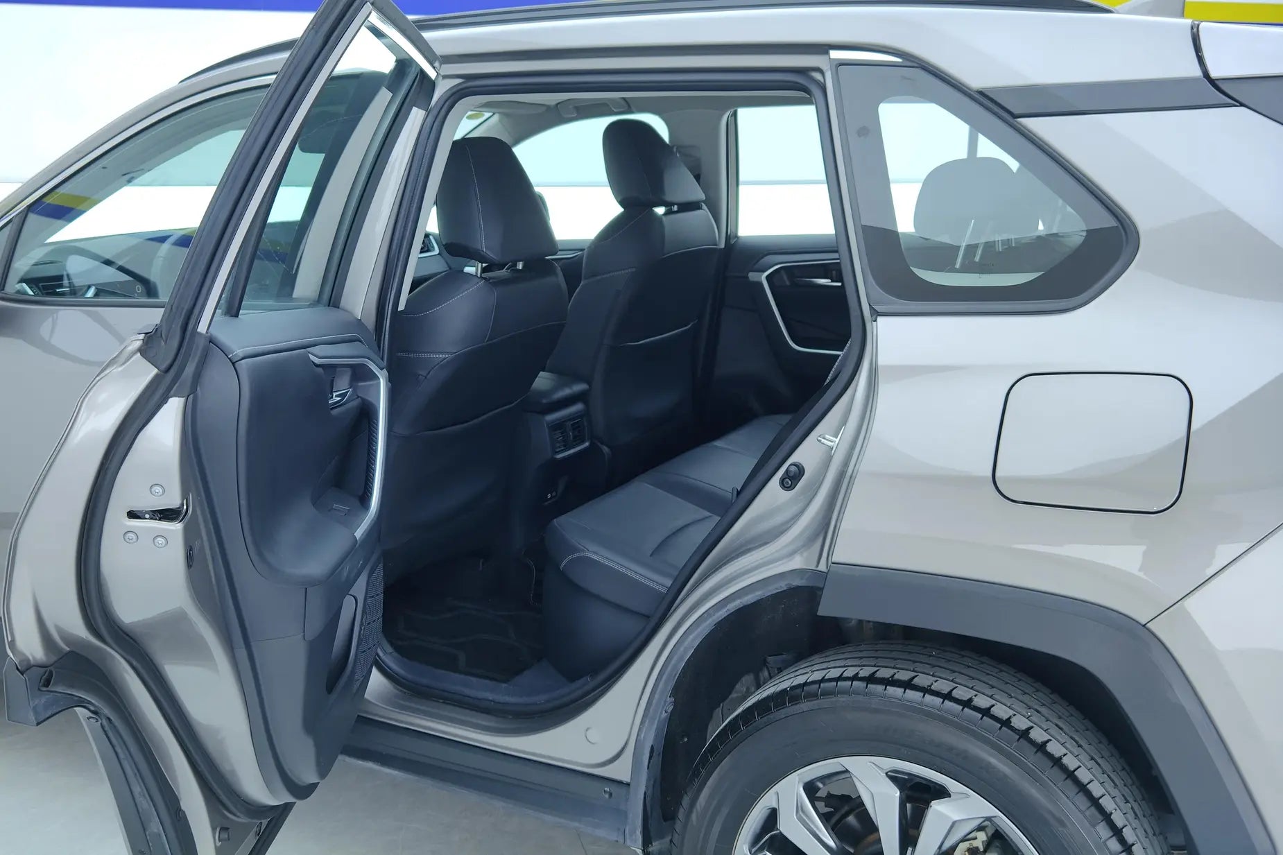 Certificated Pre-Owned RAV4 Rongfang 2023 Intelligent Electric Hybrid 2.5L E-CVT Two-Wheel Drive Elite PLUS Edition -u22031512