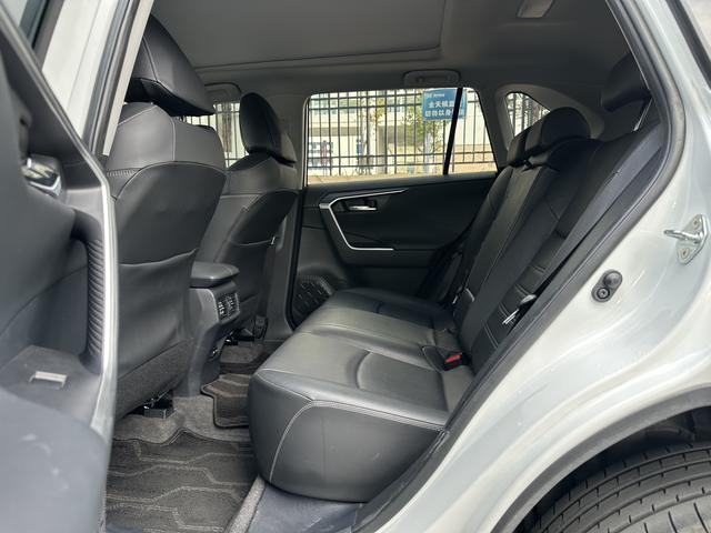 Certificated Pre-Owned RAV4 Rongfang 2023 2.0L CVT Two-Wheel Drive 20th Anniversary Platinum Limited Edition - u22665870