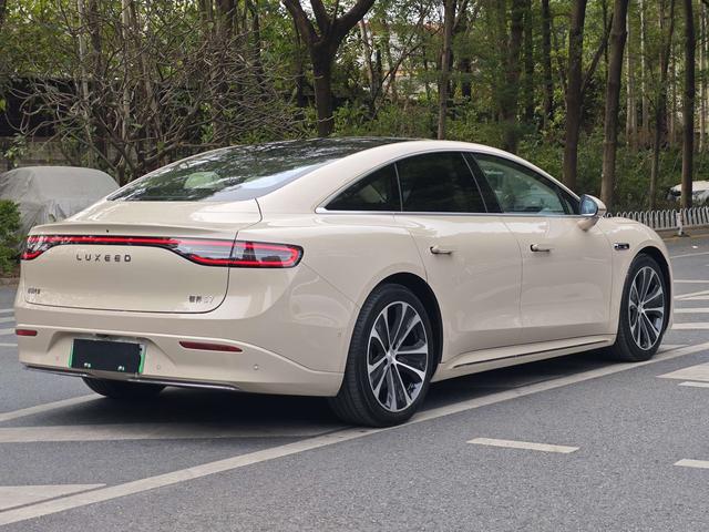 Pre-Owned Zhijie S7 2025 Model Max Rear-Wheel Drive Ultra-Long Range Version