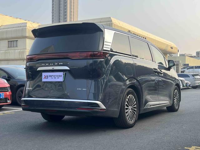 Certificated Pre-Owned Denza D9 DM 2022 Edition 970 Four-wheel Drive Flagship Model