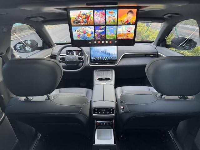 Certificated Pre-Owned Eπ 008 2024 Edition 636Max All-Electric 6-Seater -u22481630