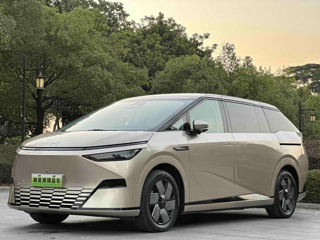 Certificated Pre-Owned XPENG X9 2024 702 Ultra Long Range Max-u22045757