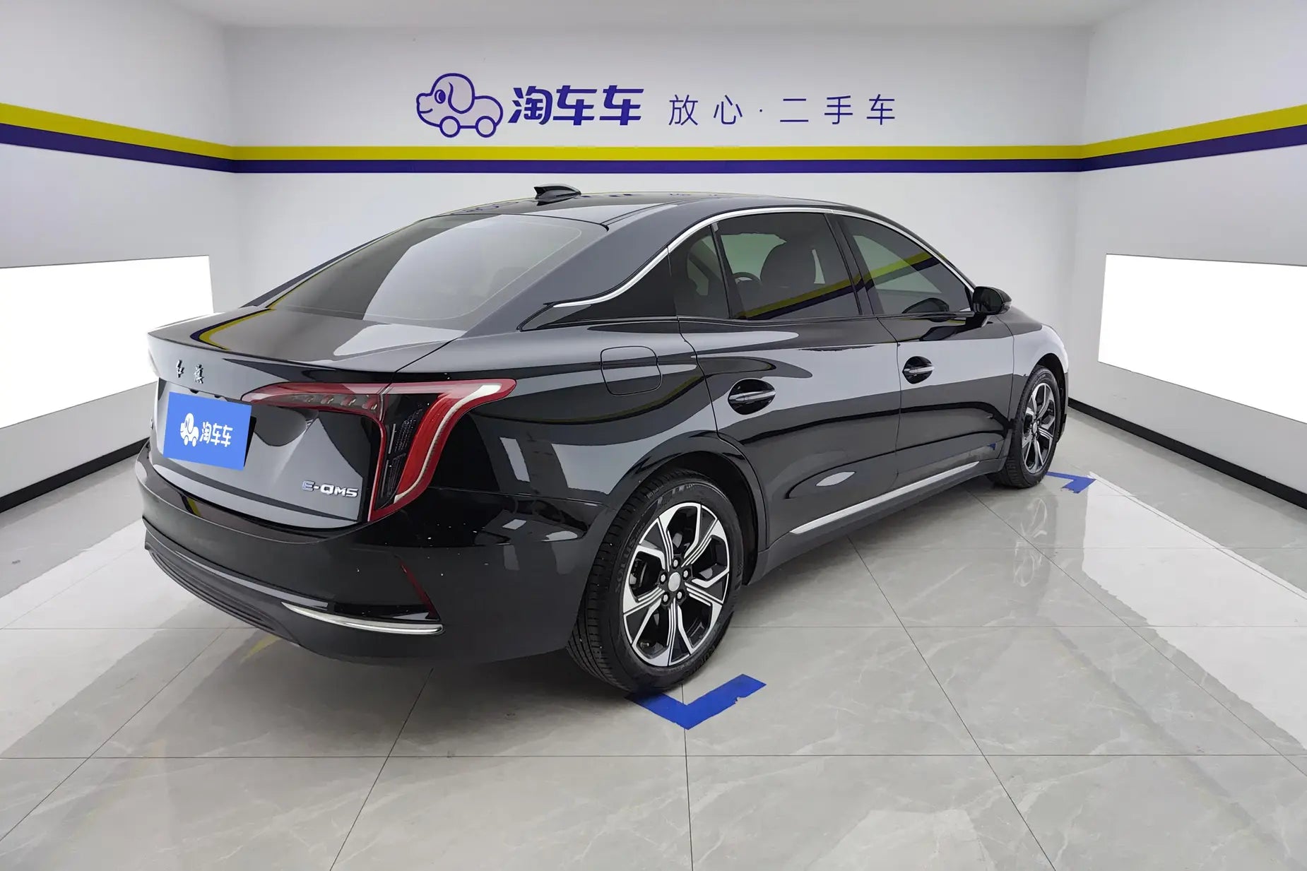 Certificated Pre-Owned Hongqi E-QM5 2023 Edition Restyled Basic Travel Version