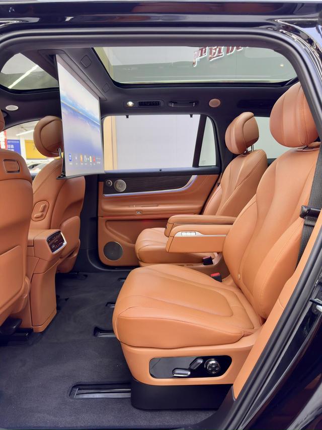 Certificated Pre-Owned AITO M9 2024 Extended Range Max Six-Seater Edition -u22764725