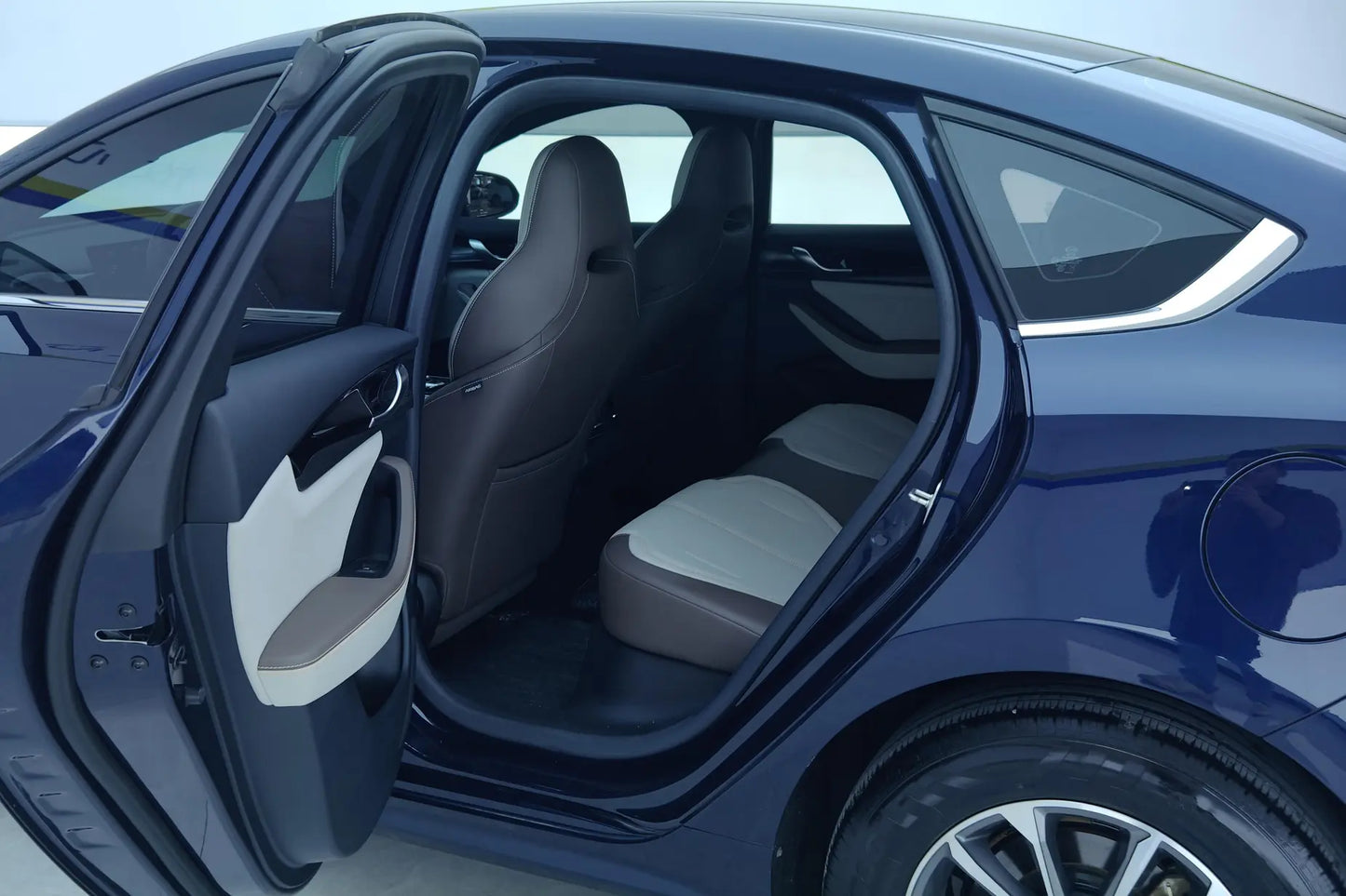 Certificated Pre-Owned BYD Qin PLUS DM 2024 Honor Edition DM-i 55KM Leading Model -u22068229