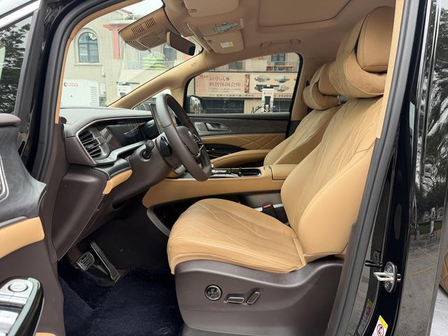 Certificated Pre-Owned Denza D9 DM 2025 Intelligent Driving Edition 1020 Four-Wheel Drive Premium Version