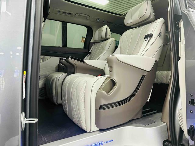 Certificated Pre-Owned Denza D9 DM 2022 Model 970 4WD Flagship Version