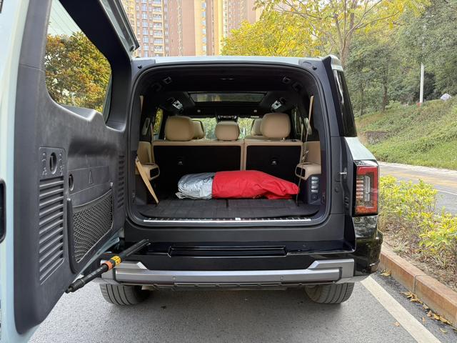 Certificated Pre-Owned Formula Leopard 8 2025 Brave and Wise Flagship Edition 7-Seater -u22495275